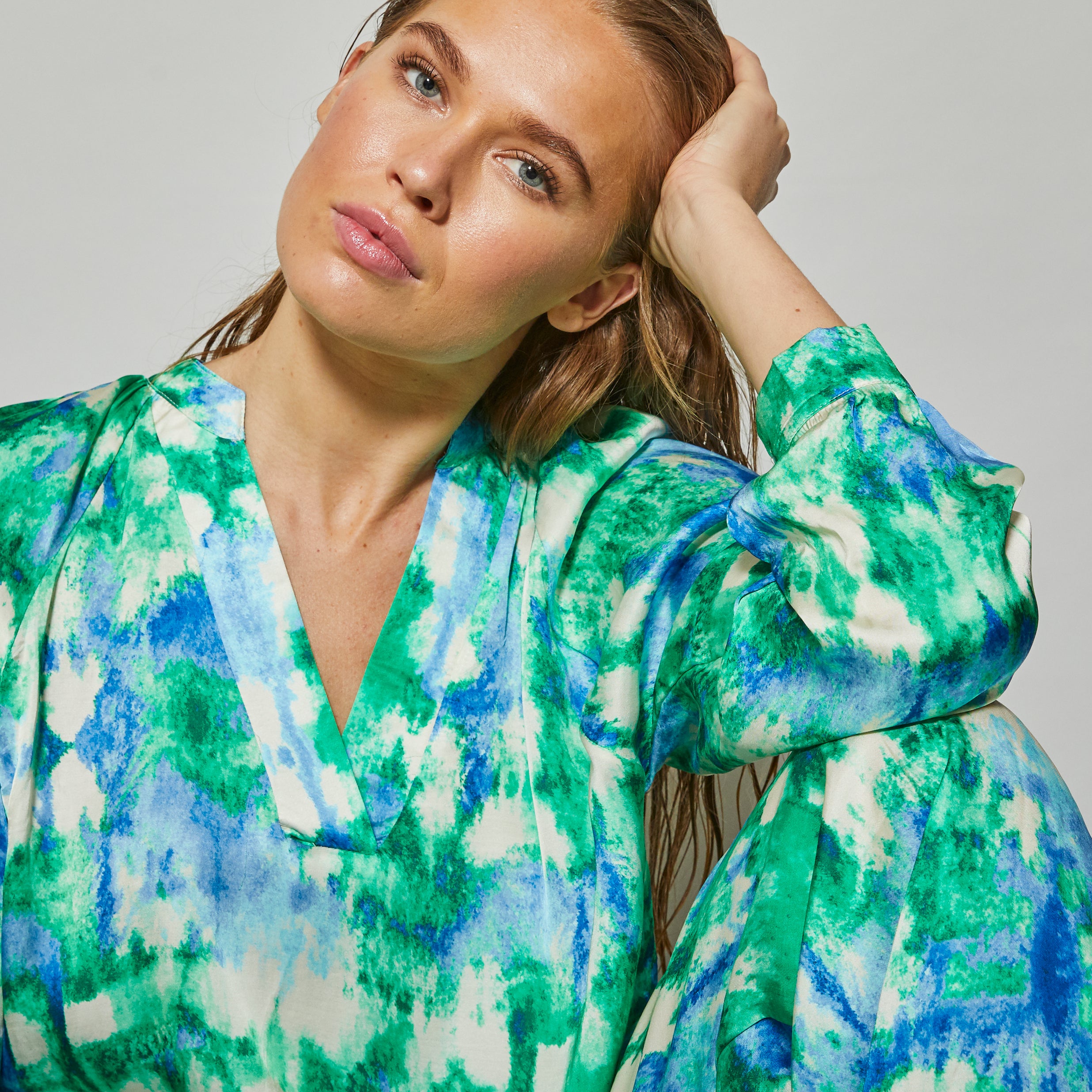 ALLWEEK Giana l/s v-neck blouse Blouse Green, blue, sand print mix